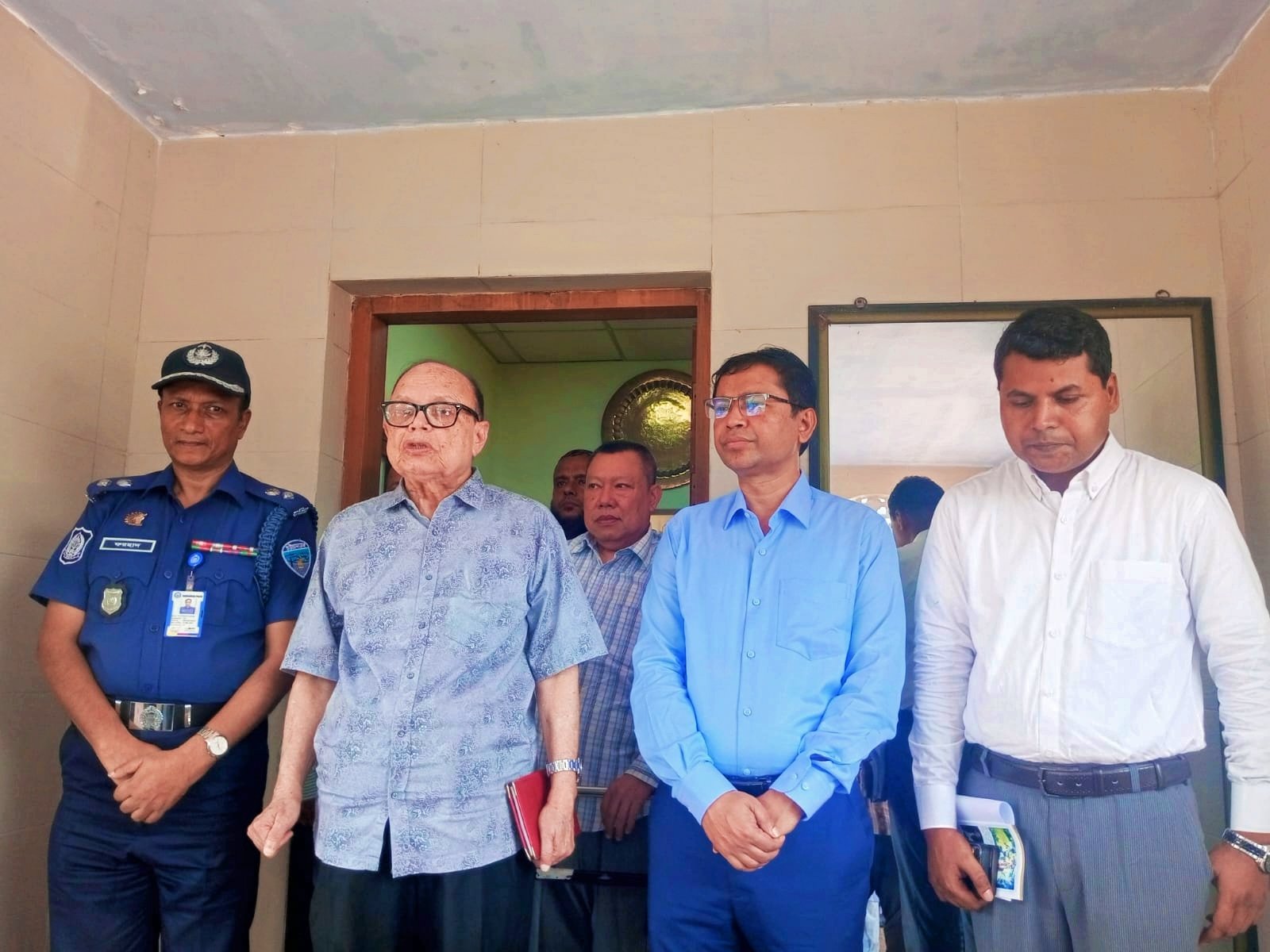 পর্যাপ্ত মজুত আছে, দেশে খাদ্য নিয়ে কোনো শঙ্কা নেই: খাদ্য ও ভূমি মন্ত্রনালয়ের উপদেষ্টা আলী ইমাম মজুমদার