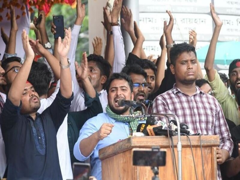 বগুড়া সাত মাথা রোডের মুক্তমঞ্চে পথসভা; নাহিদ ইসলাম