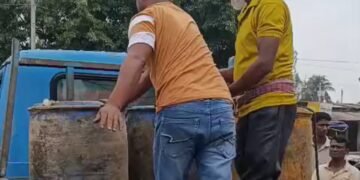 অবৈধভাবে মজুদ জব্দ করা ডিজেল।