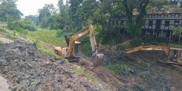 সিরাজদিখানে সরকারি খাল খননে অনিয়মের অভিযোগ