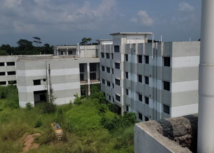 মাদারীপুরে নির্মাণাধীন নার্সিং কলেজ প্রকল্পটি অনিশ্চয়তার মুখে