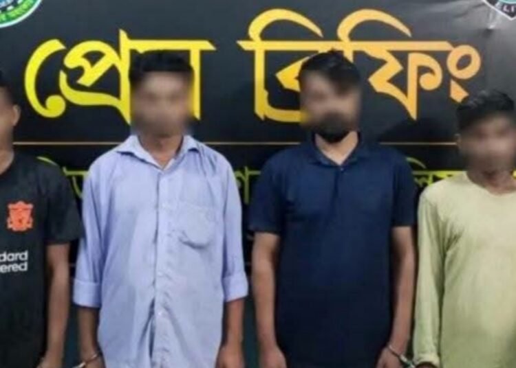 রবিরবাজারে অনলাইন জুয়ার আসরে র্যাবের অভিযান,আটক ৪