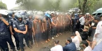 এবার এনসিপির গাড়িবহর 
আটকে দিল পুলিশ