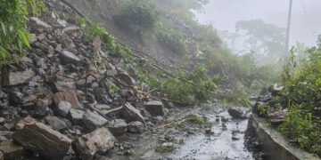 বান্দরবান-থানচি সড়কে পাহাড় ধসে যান চলাচল বন্ধ